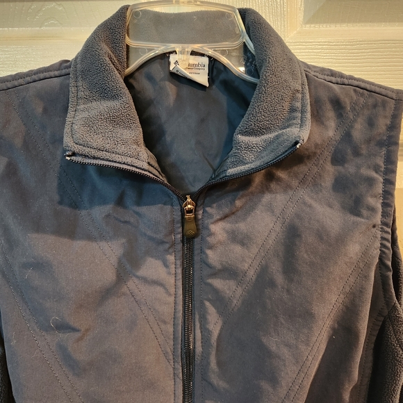 COLUMBIA size Large vest with fleece collar and sides. - Picture 5 of 5